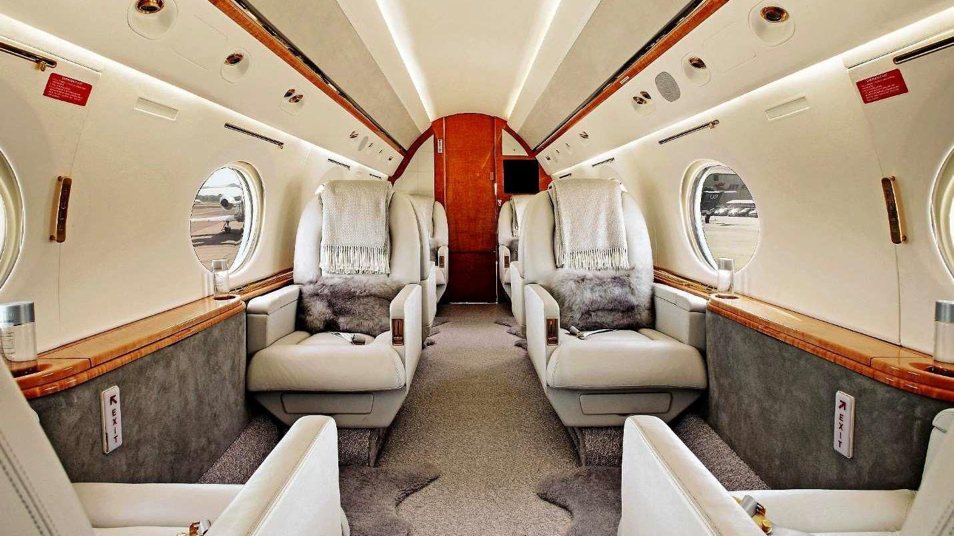 Gulfstream G-V passenger cabin and lounge seating